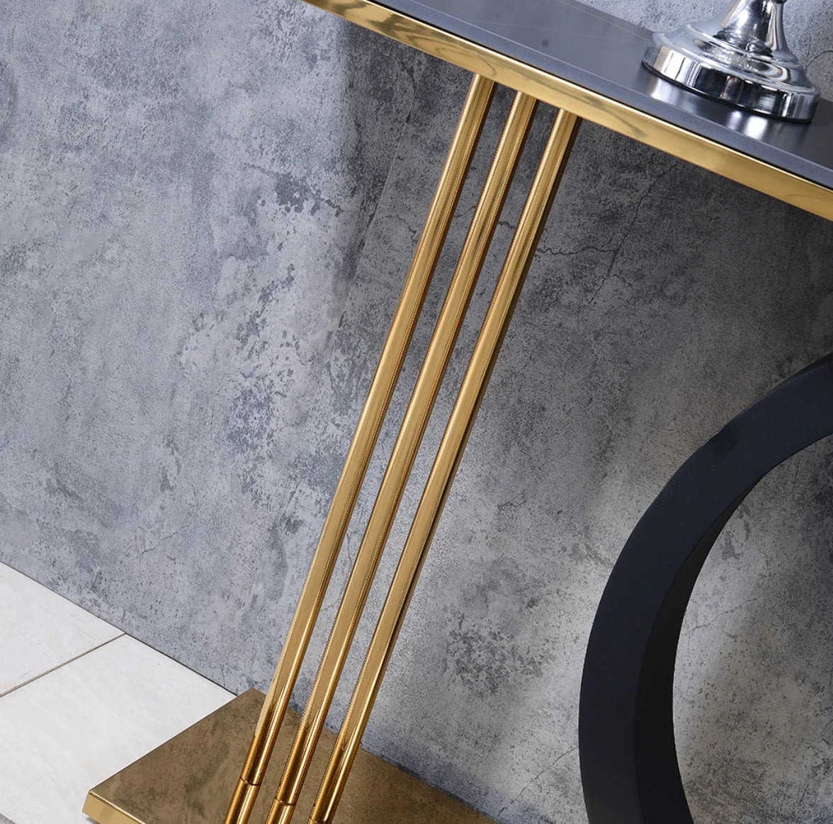 ECLIPSE Console Table – Bold Design with Timeless Gold Accents