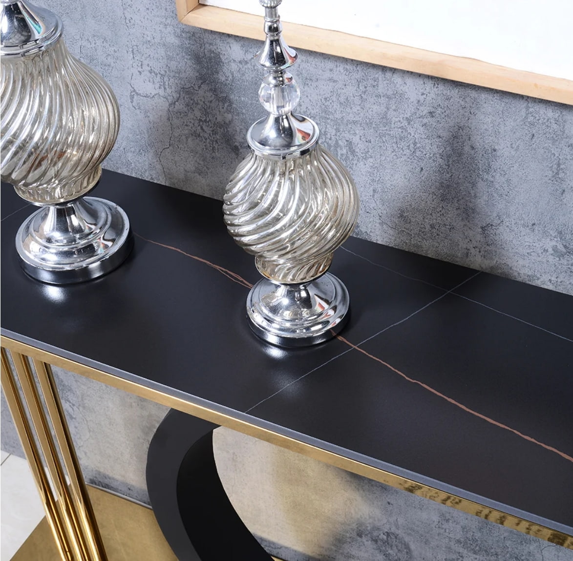 ECLIPSE Console Table – Bold Design with Timeless Gold Accents