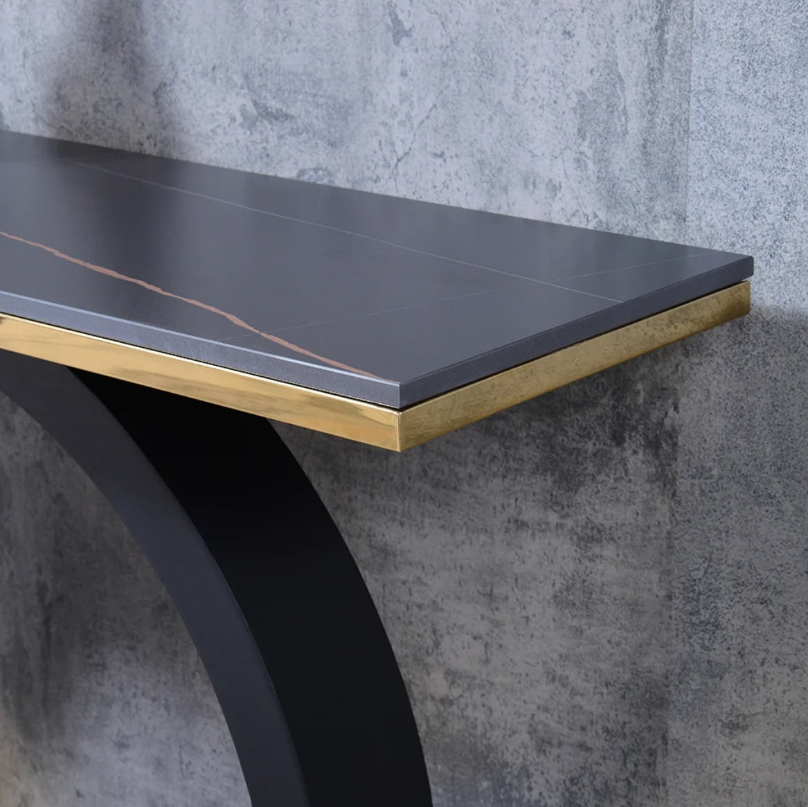 ECLIPSE Console Table – Bold Design with Timeless Gold Accents