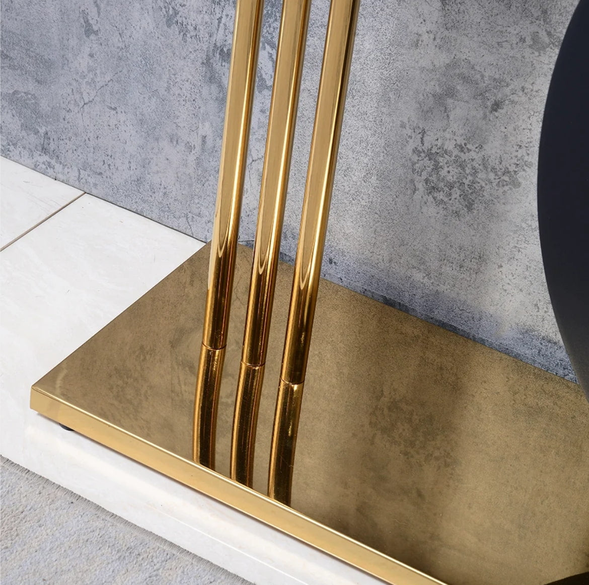 ECLIPSE Console Table – Bold Design with Timeless Gold Accents